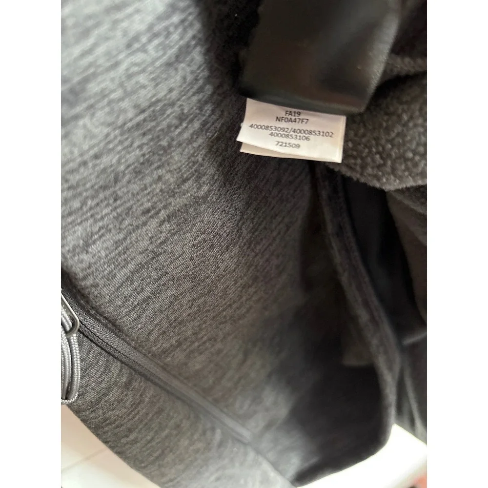 The North Face Mens Gray Pullover Fleece‎ Jacket NF0A47F7 pockets chest pocket